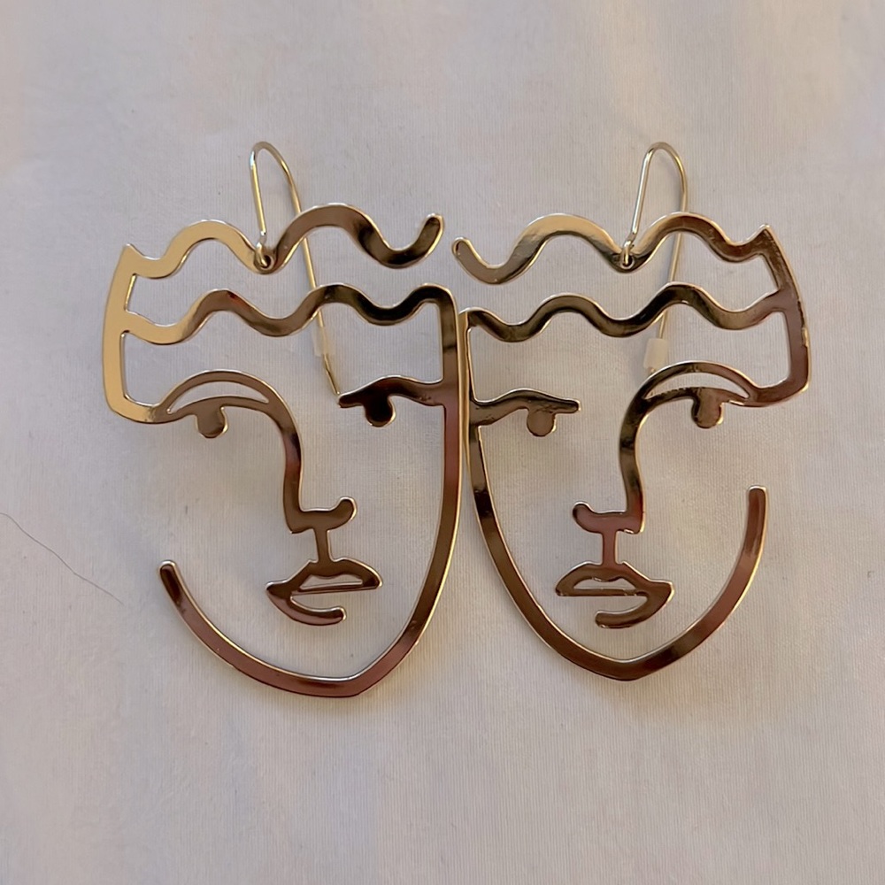 Face earrings